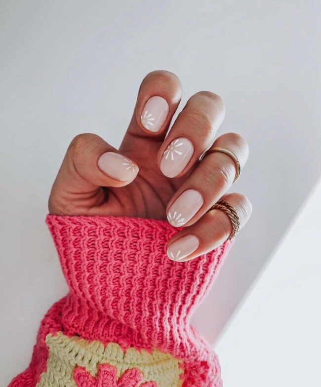 35 Cute Nail Designs for Spring and Summer — Flower Nude Nail Art