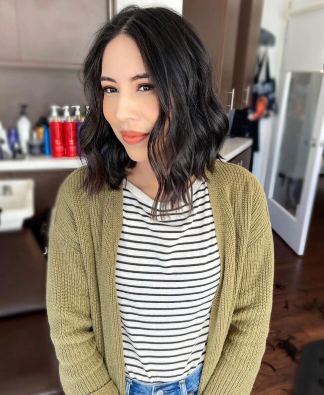 shoulder length hair, shoulder length bob, shoulder length straight hair, shoulder length haircut, above shoulder length hair, shoulder length hairstyles 2022, shoulder length hair with layers, side part shoulder-length hair