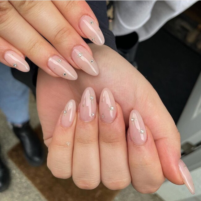 40 Nude Nail Designs For Any Occasion — Star Burst Nude Nails