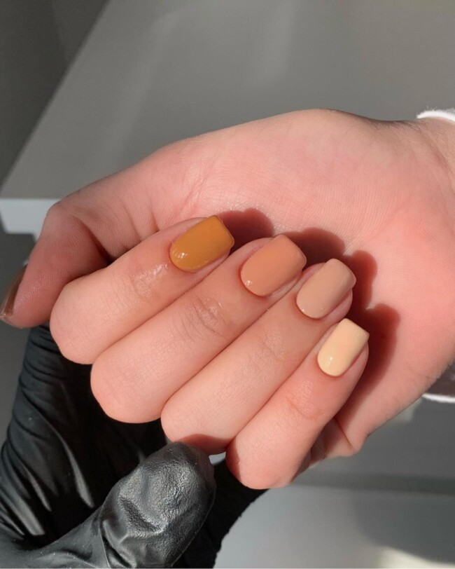 40 Nude Nail Designs For Any Occasion — Gradient Nude Short Nails