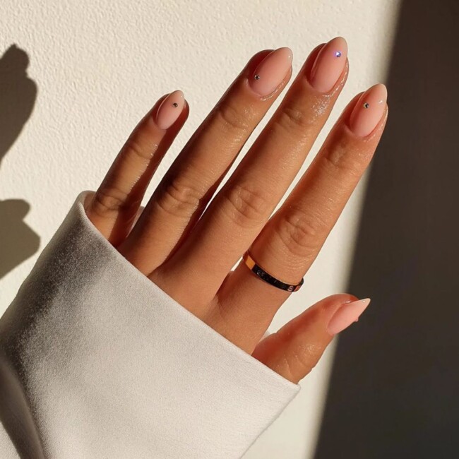 40 Nude Nail Designs For Any Occasion — Short Nude Nails with Rhinestones