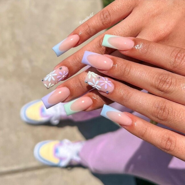 42 Hottest Acrylic Spring Nail Designs — Pastel French Acrylic Nail + Flower