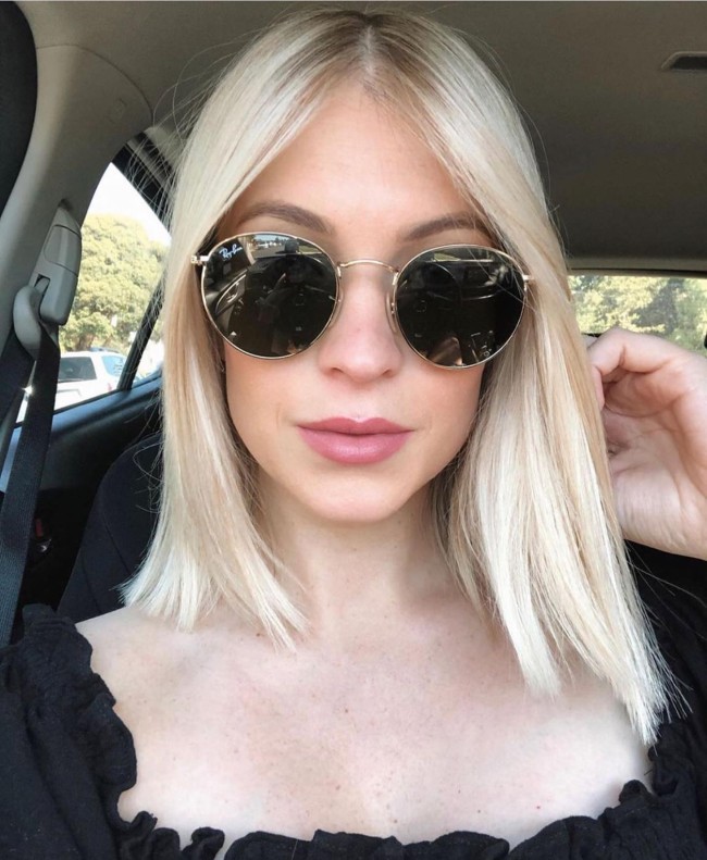 medium length blonde hairstyles 2022, trendy blonde haircuts, lob haircuts, medium length blonde hairstyles 2021, shoulder length blonde hair with fringe, medium length blonde haircuts, blonde layered hair medium length, layered blonde hair, medium length blonde hair straight, medium blonde hair with highlights