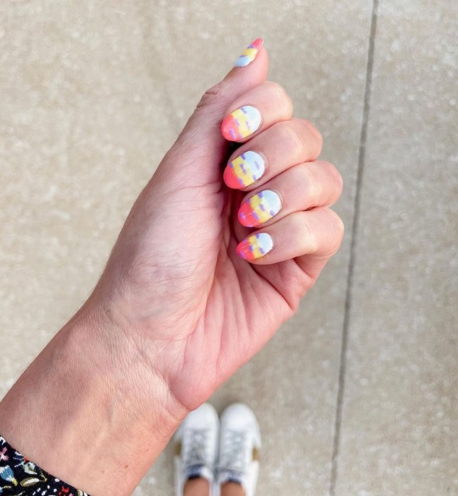 30 Mix and Match Short Nail Ideas — Ombre Cloud Nail Art