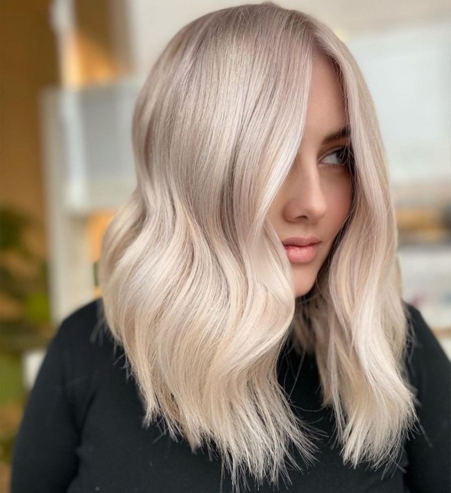 33 Medium Length Blonde Hairstyles 2022 — Smooth Pearl Blonde