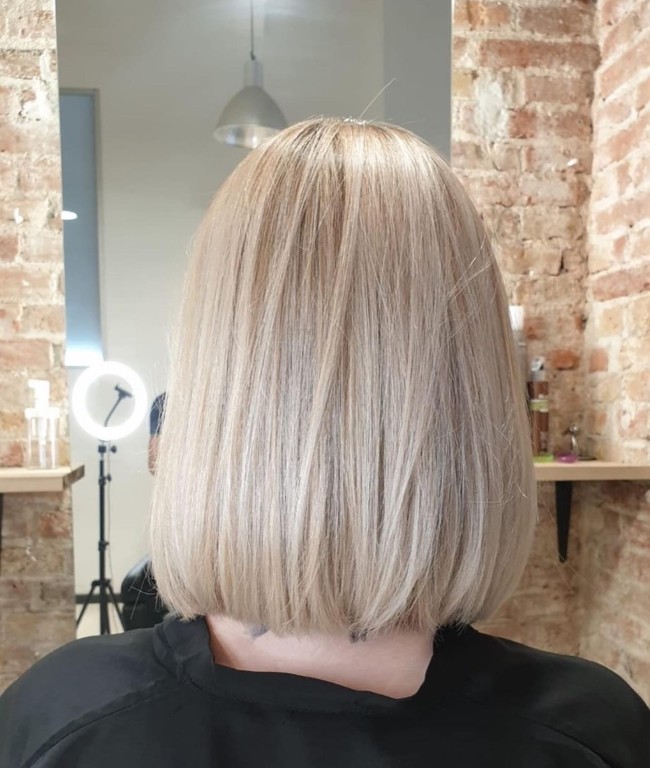 33 Medium Length Blonde Hairstyles 2022 — Sleek Blonde Lob Haircut