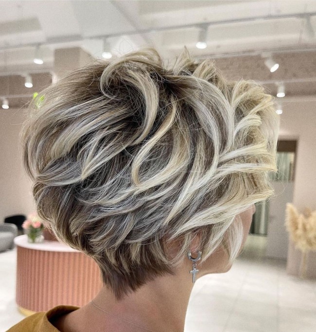 https://thebestacrylicnails.com/30-best-short-haircut-to-try-this-summer/