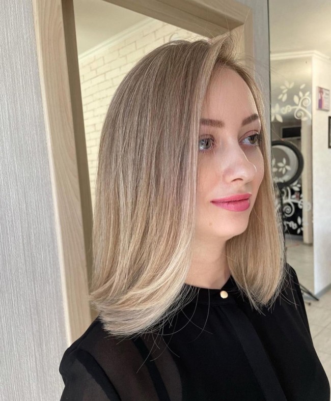 33 Medium Length Blonde Hairstyles 2022 — Side Part Blonde Lob Haircut