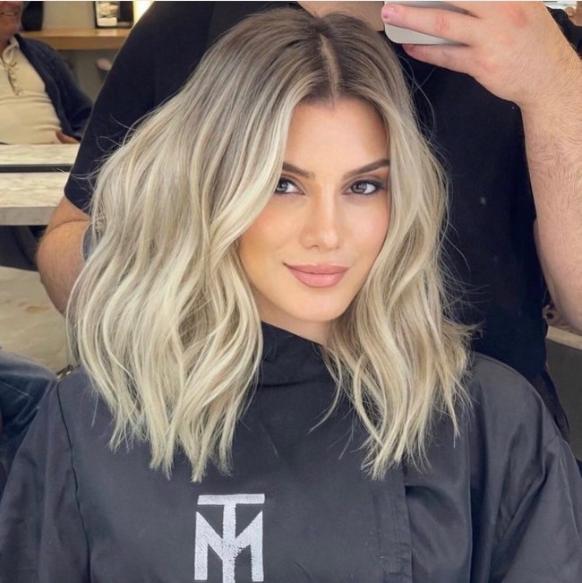 medium length blonde hairstyles 2022, trendy blonde haircuts, lob haircuts, medium length blonde hairstyles 2021, shoulder length blonde hair with fringe, medium length blonde haircuts, blonde layered hair medium length, layered blonde hair, medium length blonde hair straight, medium blonde hair with highlights