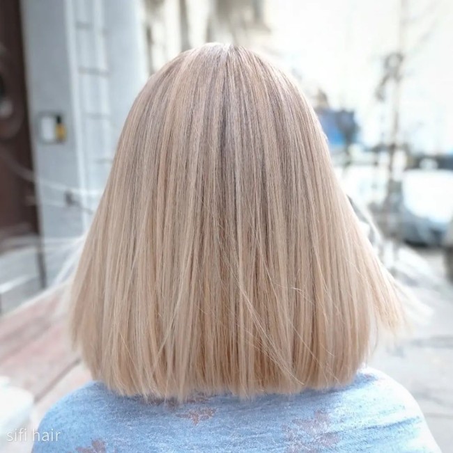 medium length blonde hairstyles 2022, trendy blonde haircuts, lob haircuts, medium length blonde hairstyles 2021, shoulder length blonde hair with fringe, medium length blonde haircuts, blonde layered hair medium length, layered blonde hair, medium length blonde hair straight, medium blonde hair with highlights