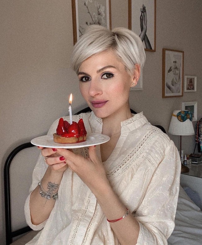 30 Best Short Haircut To Try This Summer — Platinum Gray Pixie Haircut