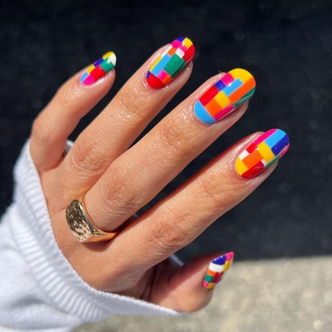 70 Pretty Nails That Are Appropriate To Wear in Summer — Colorful Abstarct Nails