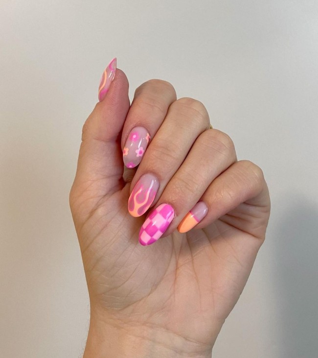 70 Pretty Nails That Are Appropriate To Wear in Summer — Pink Flame & Check Nails