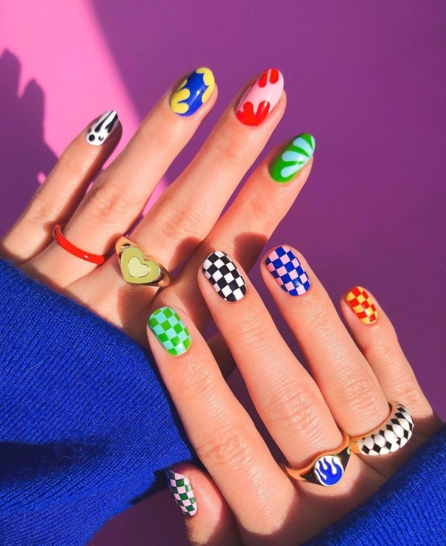 70 Pretty Nails That Are Appropriate To Wear in Summer — Colorful Check and Flower Nails