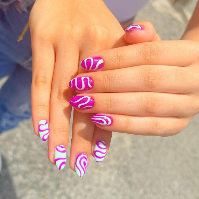 70 Pretty Nails That Are Appropriate To Wear in Summer — Magenta & White Swirl Nails