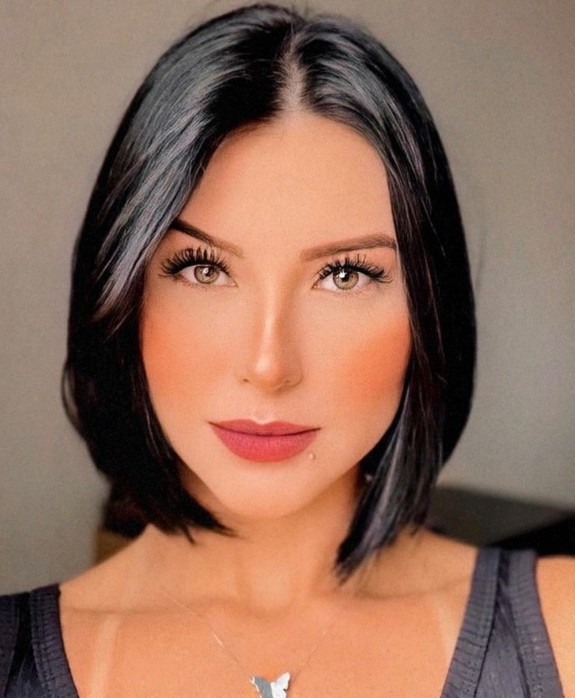 25 Cutest Lob Haircut Ideas — Glossy Dark Lob Haircut