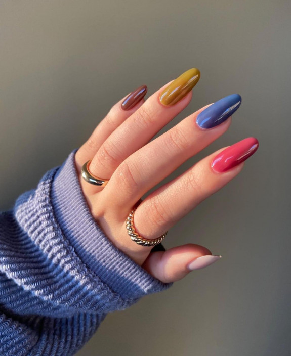 skittle nails, multi-colored nails, multi colored nails trend 2022, rainbow nails, skittle nails 2022, skittle nails summer, fall skittle nails, spring skittle nails, pink skittle nails, different colored nails, different color nails on each finger, gradient nails, different color nails pink