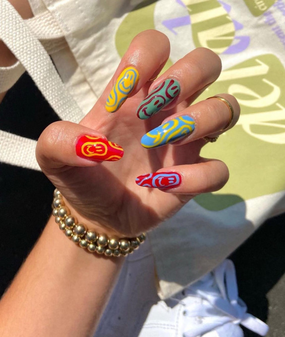 skittle nails, multi-colored nails, multi colored nails trend 2022, rainbow nails, skittle nails 2022, skittle nails summer, fall skittle nails, spring skittle nails, pink skittle nails, different colored nails, different color nails on each finger, gradient nails, different color nails pink