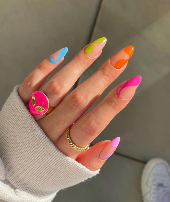 skittle nails, multi-colored nails, multi colored nails trend 2022, rainbow nails, skittle nails 2022, skittle nails summer, fall skittle nails, spring skittle nails, pink skittle nails, different colored nails, different color nails on each finger, gradient nails, different color nails pink