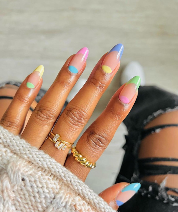 skittle nails, multi-colored nails, multi colored nails trend 2022, rainbow nails, skittle nails 2022, skittle nails summer, fall skittle nails, spring skittle nails, pink skittle nails, different colored nails, different color nails on each finger, gradient nails, different color nails pink