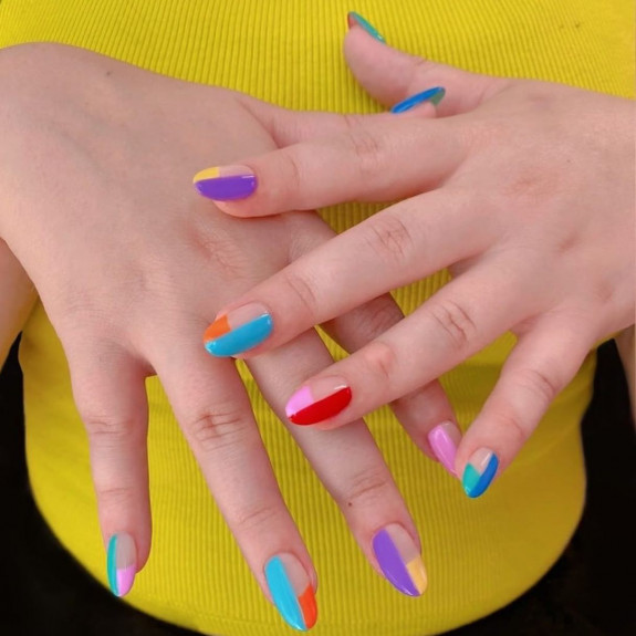 skittle nails, multi-colored nails, multi colored nails trend 2022, rainbow nails, skittle nails 2022, skittle nails summer, fall skittle nails, spring skittle nails, pink skittle nails, different colored nails, different color nails on each finger, gradient nails, different color nails pink