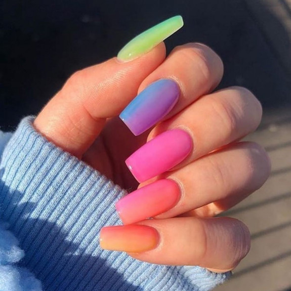 skittle nails, multi-colored nails, multi colored nails trend 2022, rainbow nails, skittle nails 2022, skittle nails summer, fall skittle nails, spring skittle nails, pink skittle nails, different colored nails, different color nails on each finger, gradient nails, different color nails pink