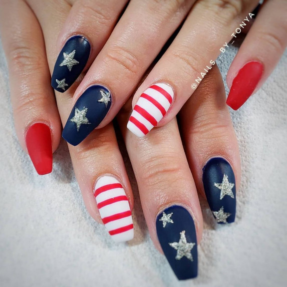 45 Patriotic Nail Designs — Glitter Gold Star Dark Blue Coffin Nails