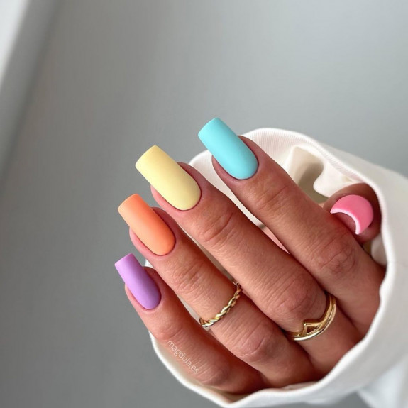 skittle nails, multi-colored nails, multi colored nails trend 2022, rainbow nails, skittle nails 2022, skittle nails summer, fall skittle nails, spring skittle nails, pink skittle nails, different colored nails, different color nails on each finger, gradient nails, different color nails pink