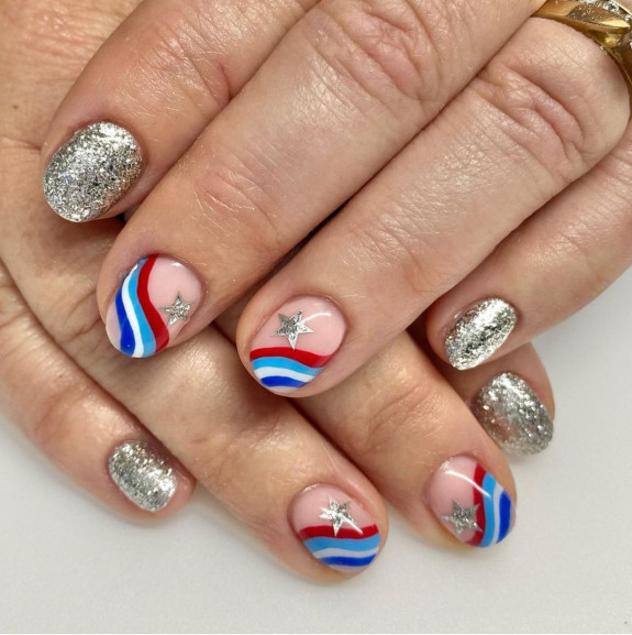 45 Patriotic Nail Designs — Gold Glitter, Blue, Red and White Wavy Nails