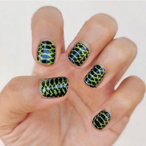 50 Trendy Animal Print Nail Ideas — Black and Green Snakeskin Short Nails