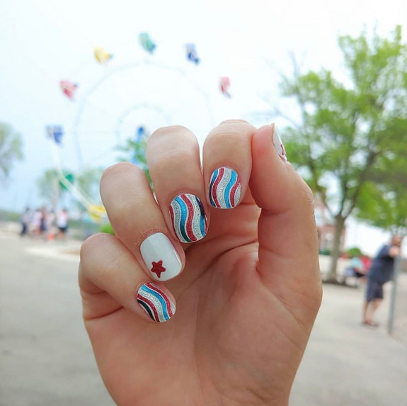 30+ Patriotic 4th of July Nail Art Ideas — Blue and Red Vertical Strip Nails