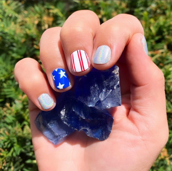 30+ Patriotic 4th of July Nail Art Ideas — Blue, White and Red Short Nails