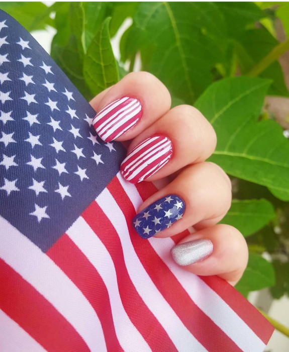 red, white and blue nails, summer nails, 4th of July Nails, patriotic nails, memorial day nails, nails for 4th july, simple red and blue nails, red white and blue ombre nails, july nails, independent day nails, 4th of july day nail designs, patriotic nail designs, patriotic nails 2022