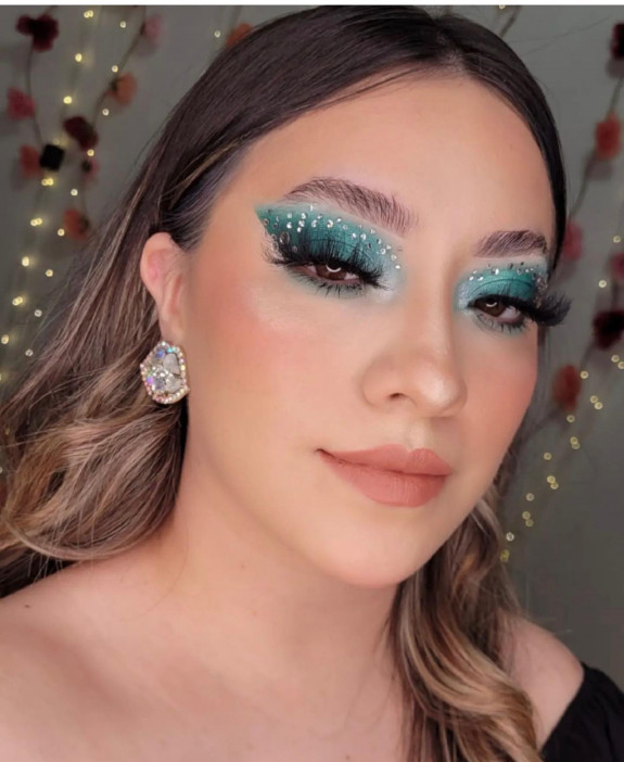 30+ Best Euphoria Makeup Looks — Emerald Green + Rhinestone Eye Makeup