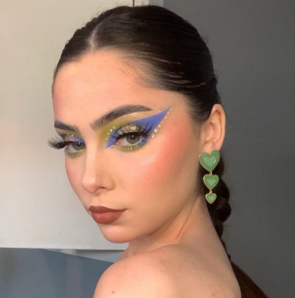 30+ Best Euphoria Makeup Looks — Indigo Blue + Gold Eye Makeup