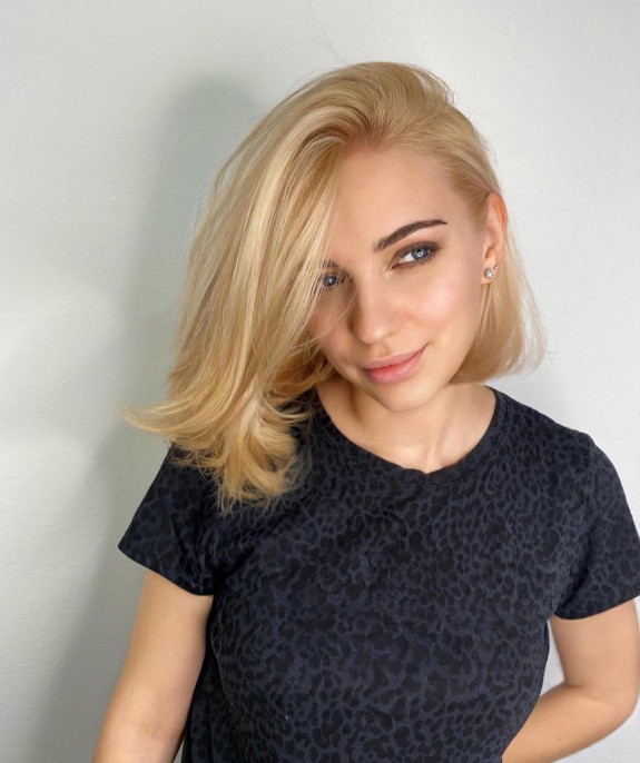 40 Trendy Bob and Lob Haircuts — Golden Blonde Side Part Lob Haircut