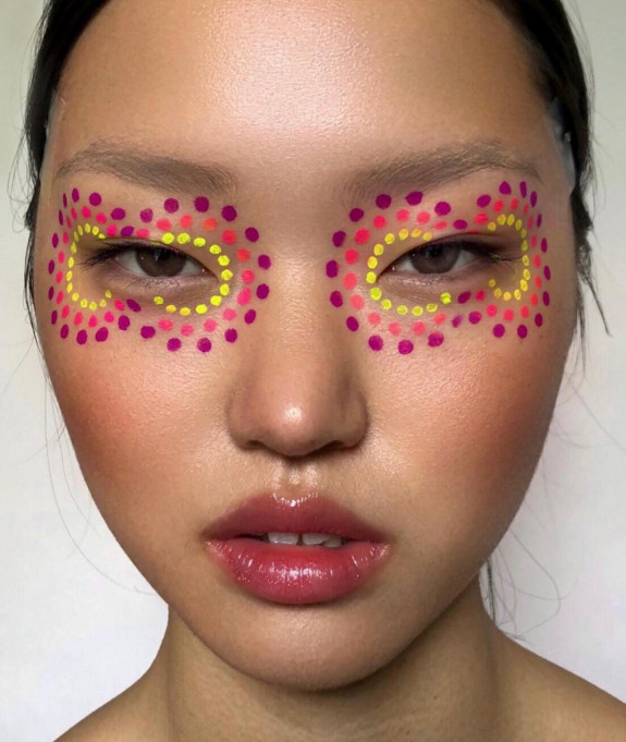 30+ Best Euphoria Makeup Looks — Colorful Spotty Eye Makeup