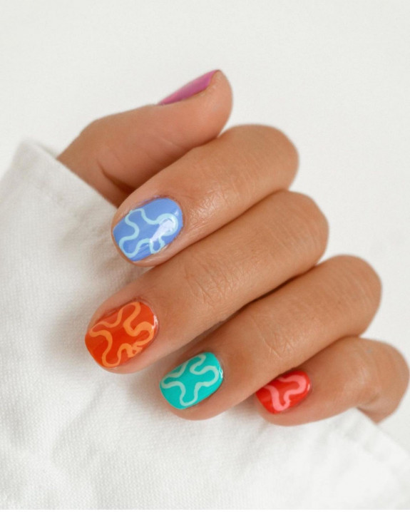 40+ Cute Short Nail Designs for 2022 — Wiggle Line Multi-Color Nails