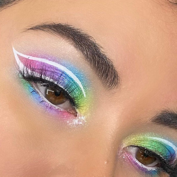 30+ Cute Eye Makeup Looks To Recreate — White Graphic Line + Unicorn Color