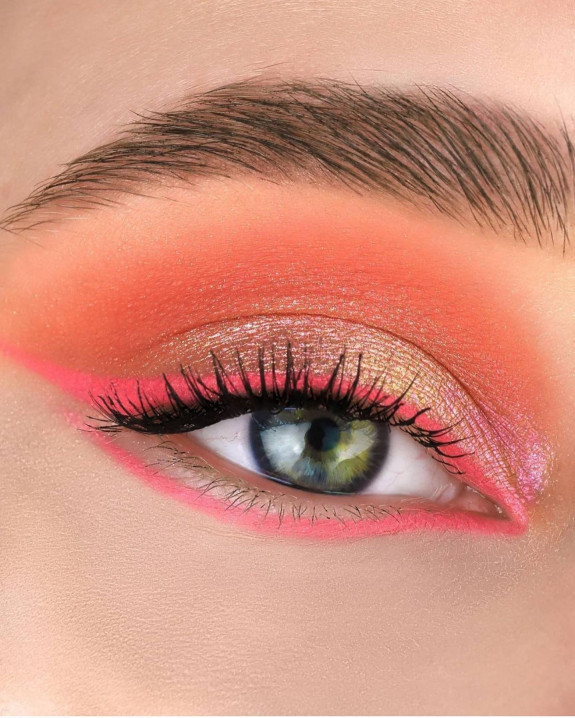 30+ Cute Eye Makeup Looks To Recreate — Coral Eyeshadow + Pink Graphic Line Eye Makeup