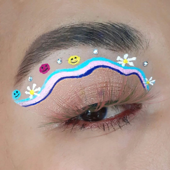 30+ Cute Eye Makeup Looks To Recreate — Wavy + Daisy + Happy Face + Rhinestone