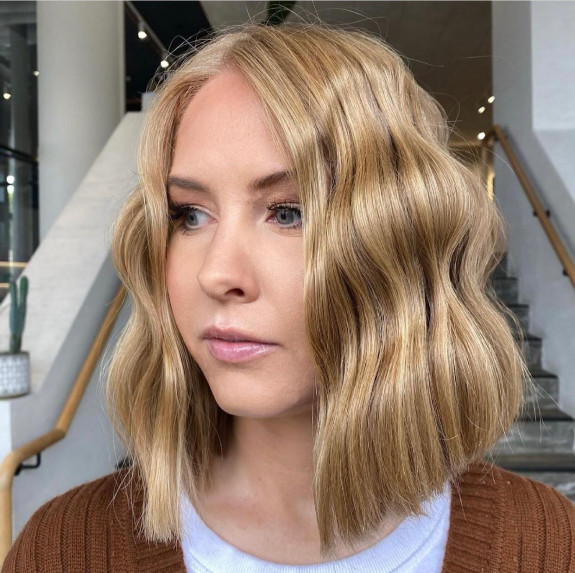 40 Trendy Bob and Lob Haircuts — Golden Caramel Wavy Lob Haircut