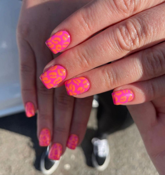 50+ Jaw-Dropping Hot Pink Nails For Summer — Orange Cheetah Hot pink Tapered Short Nails