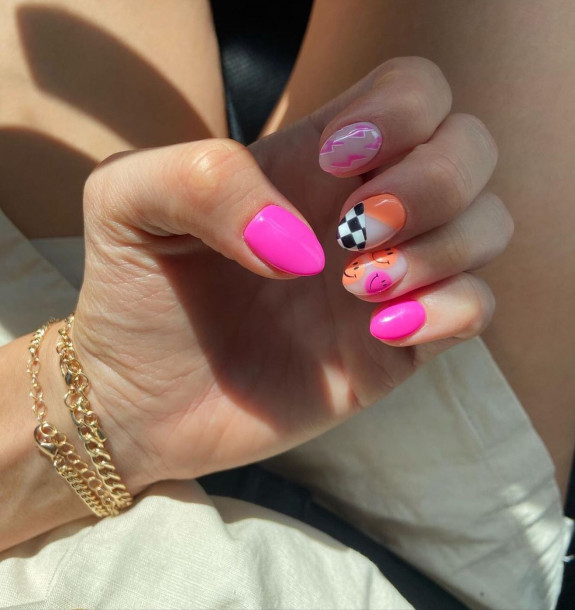 40+ Cute Short Nail Designs for 2022 — Happy Face, Lightning and Checkered Board Pink Nails