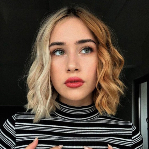 40 Trendy Bob and Lob Haircuts — Two-Tone Wavy Lob Haircut