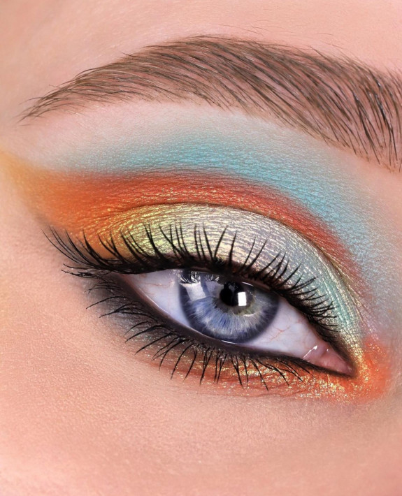 30+ Cute Eye Makeup Looks To Recreate — Blue and Orange Eyeshadow Creative Makeup