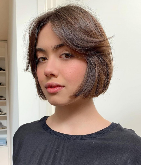 40 Trendy Bob and Lob Haircuts — Brunette Side Part + Curtain Bangs