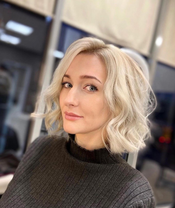 40 Trendy Bob and Lob Haircuts — Blonde Wavy Long Bob Haircut