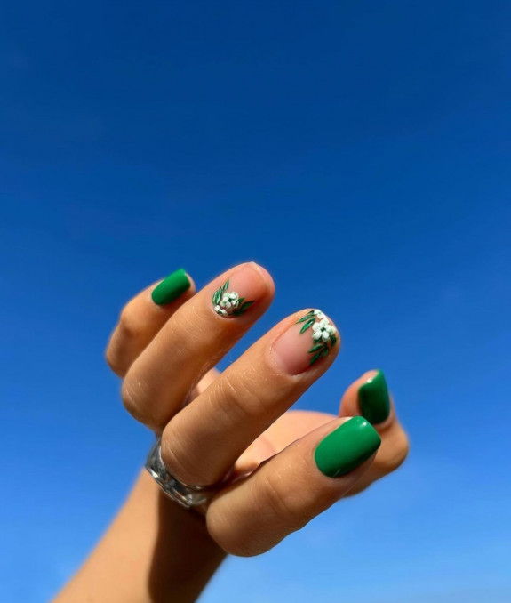 40+ Cute Short Nail Designs for 2022 — Dark Green + Flower Cuff & Tip Nails