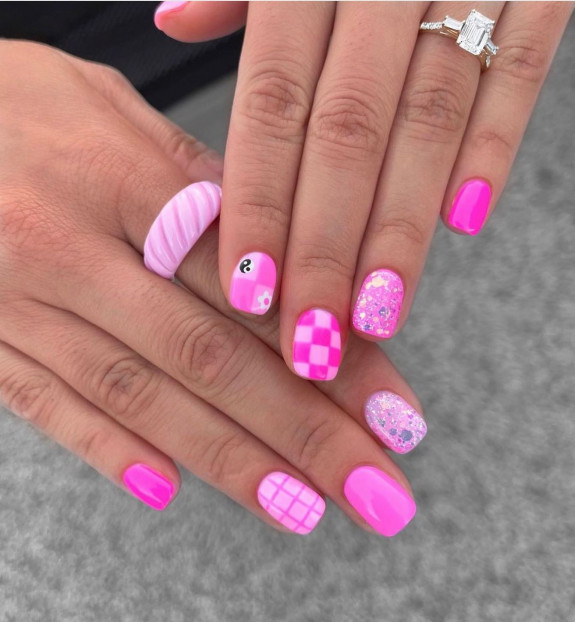 50+ Jaw-Dropping Hot Pink Nails For Summer — Mix n Match Pink Short Nails